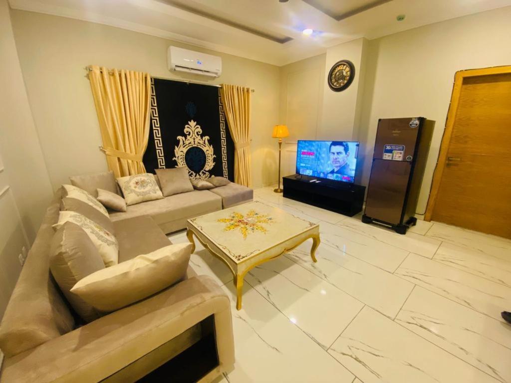 Holidazzle Serviced Apartments Bahria Town راوالبيندي المظهر الخارجي الصورة