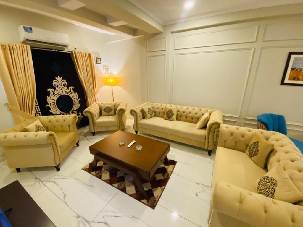 Holidazzle Serviced Apartments Bahria Town راوالبيندي المظهر الخارجي الصورة