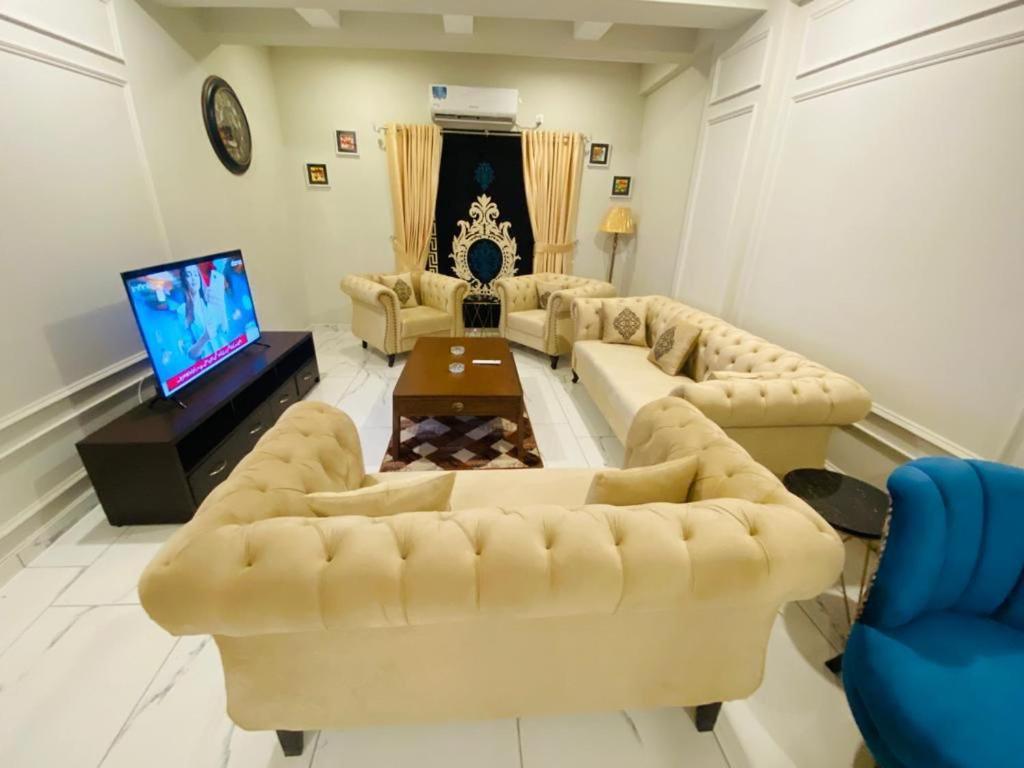 Holidazzle Serviced Apartments Bahria Town راوالبيندي المظهر الخارجي الصورة